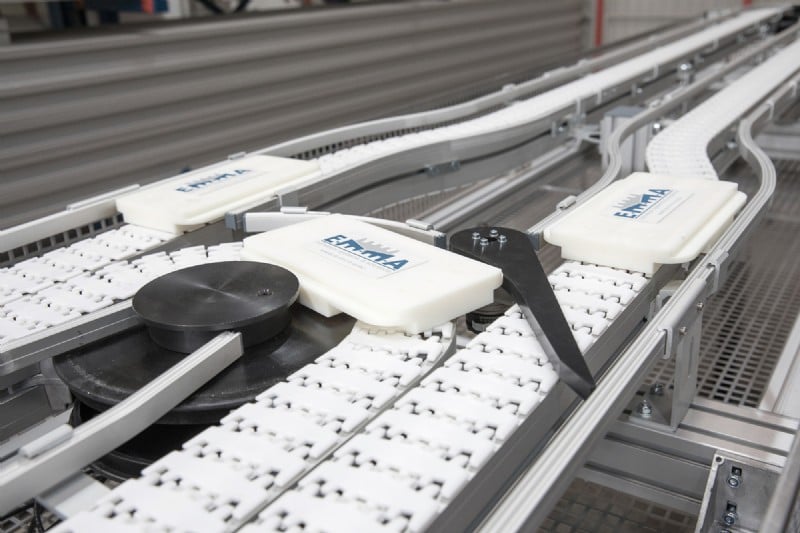 flexible chain conveyor with pallets